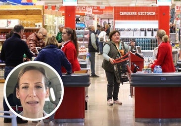 Una mujer paga con dinero en efectivo en un supermercado y lo que pasa enfada a una de sus clientas: «Me ha parecido un despropósito»