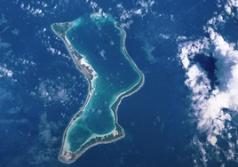 La remota isla británica que está prohibido visitar: alberga una base militar y esconde un pasado oscuro