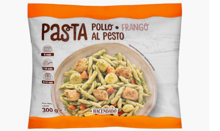 Pasta con pollo al pesto