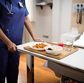 Una nutricionista, alarmada por el desayuno que le han servido en un hospital de España