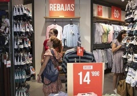Cuándo empiezan las rebajas de verano en 2025: fecha en Zara, Mango, Pull & Bear, Bershka, Parfois y Stradivarius