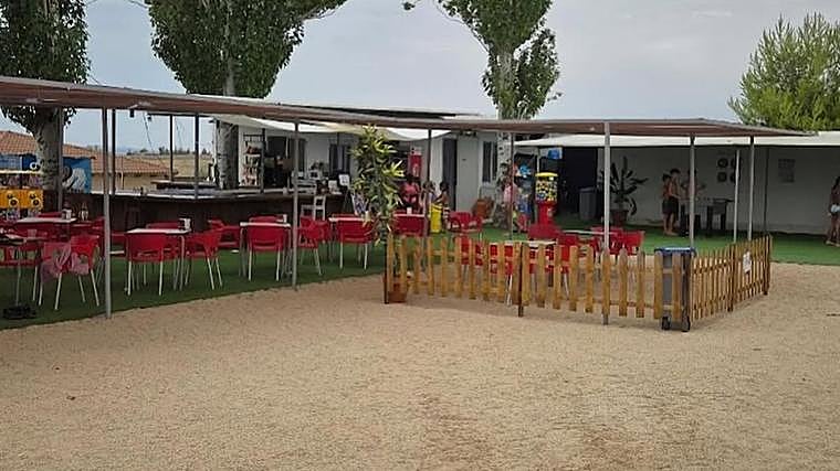 La terraza de arena de playa