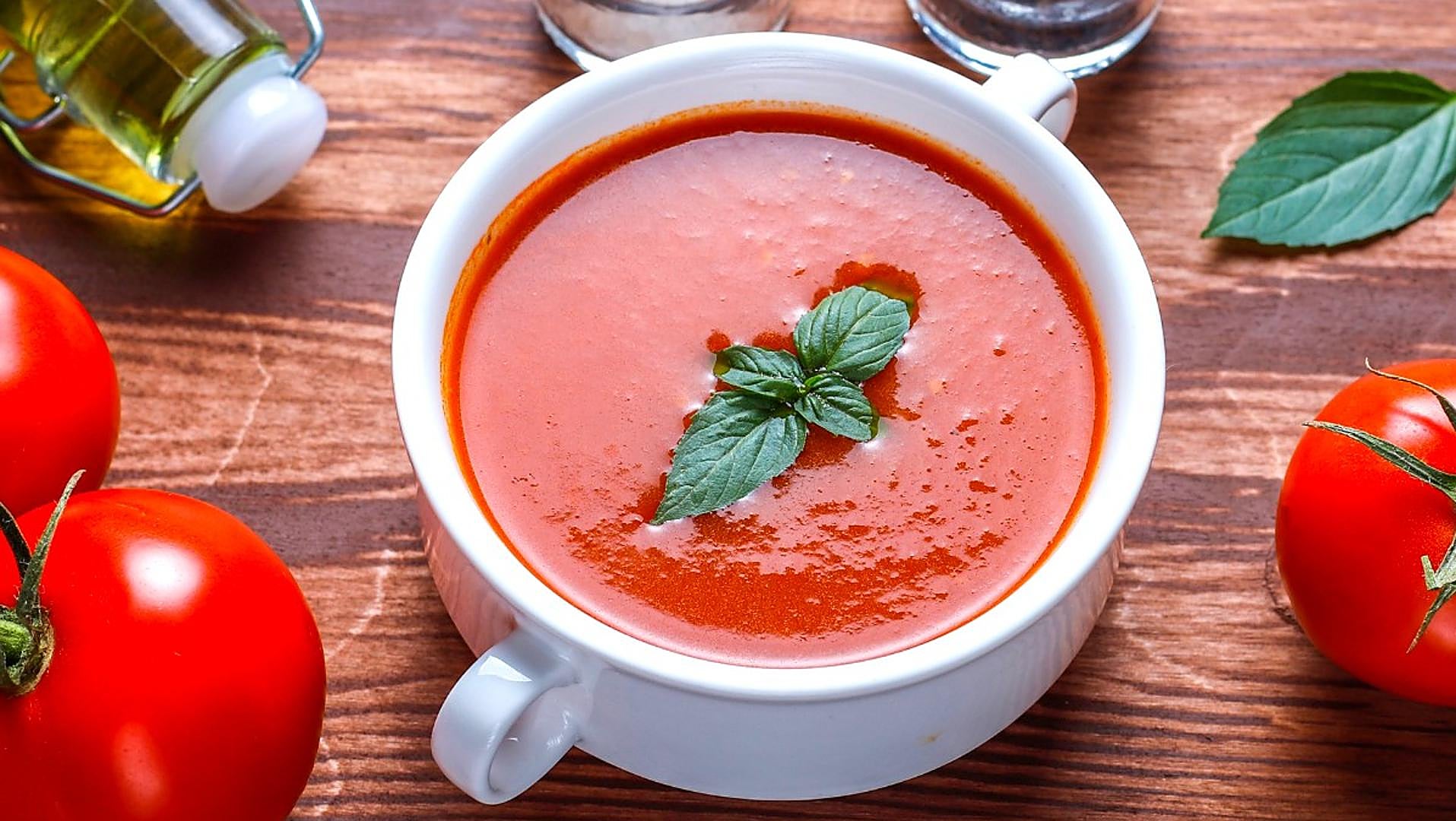 Alberto Chicote explica cómo cocinar un gazpacho insuperable este verano