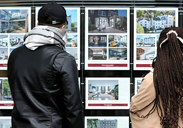 Un español cuenta cómo funciona el mercado de la vivienda en Reino Unido: «Tienes que buscar un abogado...»