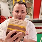 Un español prueba las hamburguesas del McDonald's de los años 50 y opina: «No tiene...»