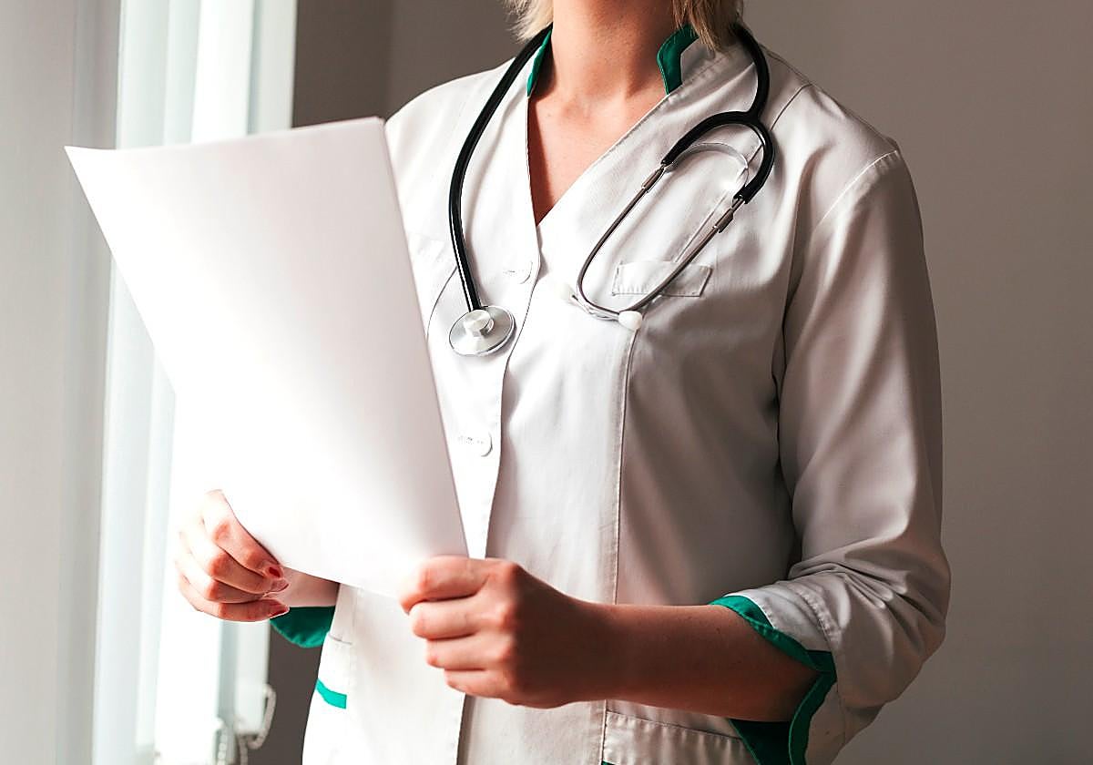 Una médica española, harta de lo que le pasa con familiares y amigos por trabajar en el sector de la sanidad: «Despertarme un sábado...»