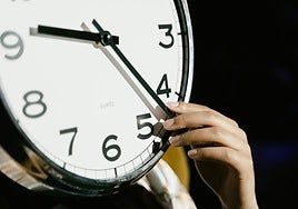 Un experto en energías renovables, tajante sobre el horario que España debe mantener si se pone fin al cambio de hora: «Es un sobrecoste importante»