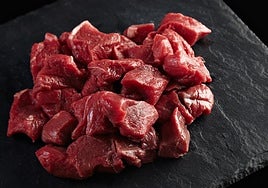 Un carnicero revela el truco para que la ternera no quede dura al cocinarla: «Lo introducimos en la olla»