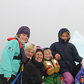 Una familia con seis hijos cuenta cómo es su vida en un barco: «Llevamos 25 años navegando»