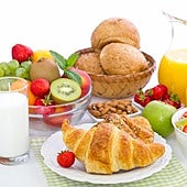 Un endocrino explica qué pasa si desayunas a las 9 de la mañana