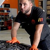 Un mecánico aclara si es mejor echar 10 euros o llenar entero el depósito de gasolina del coche