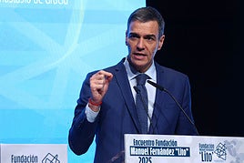 Arturo Pérez-Reverte oye a Pedro Sánchez decir que no tiene ningún vínculo personal con Ábalos y su reacción no pasa desapercibida: «Amo a este tío»