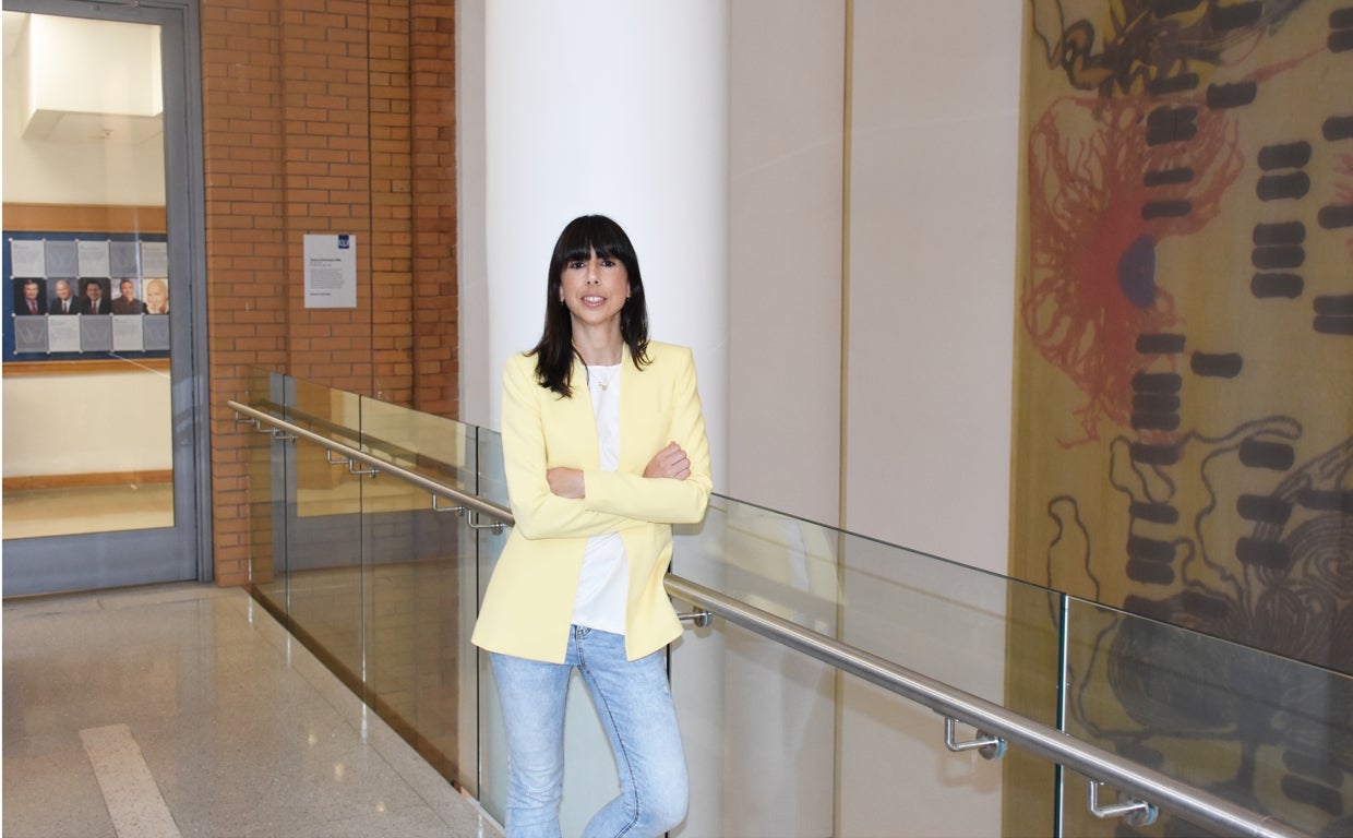 La investigadora española en su laboratorio del Instituto Wistar