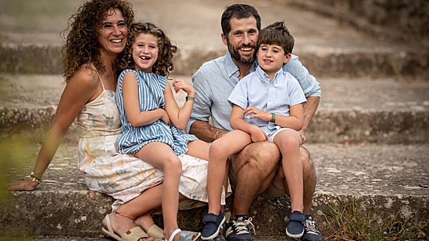 Max y Maia junto a sus padres