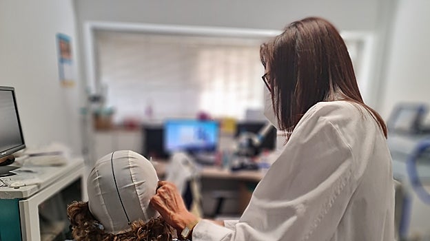 El tratamiento es indoloro, no necesita ningún tipo de anestesia y requiere sesiones de entre 35 a 40 minutos