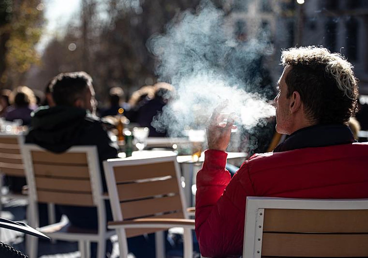 La razón por la que fumamos y bebemos también está en los genes