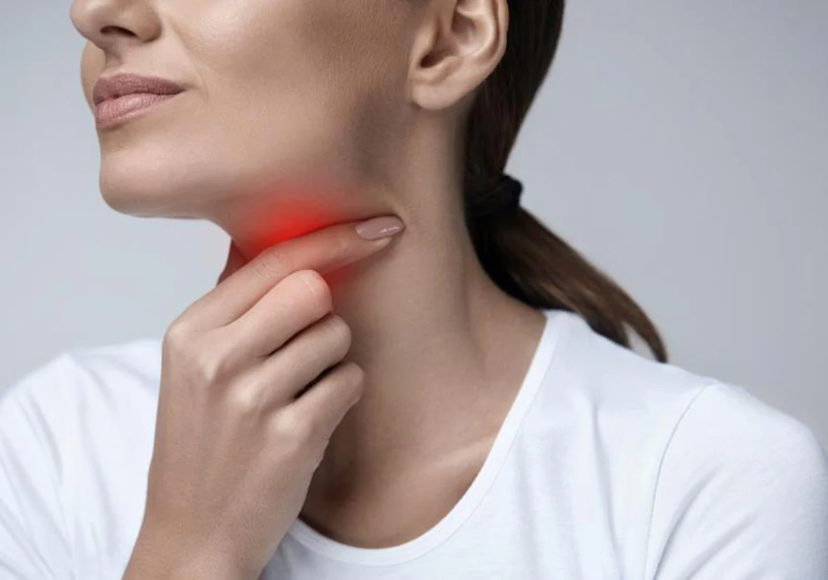 El dolor de garganta y la fiebre son síntomas de la infección bacteriana