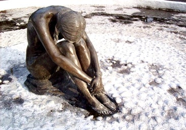 Sentirse solo y aislado nos daña el corazón