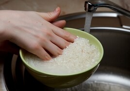 ¿Es necesario lavar el arroz antes de cocinarlo?