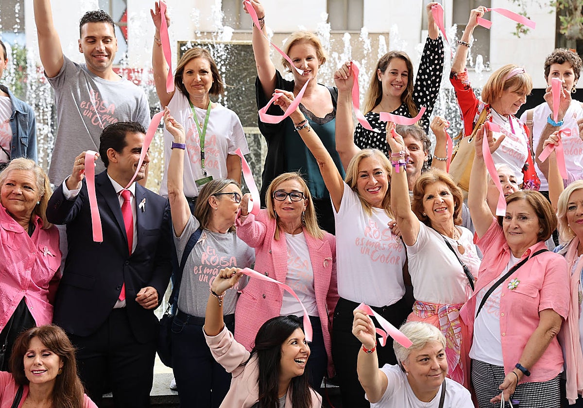 Acto de celebración durante el día mundial del cáncer de mama