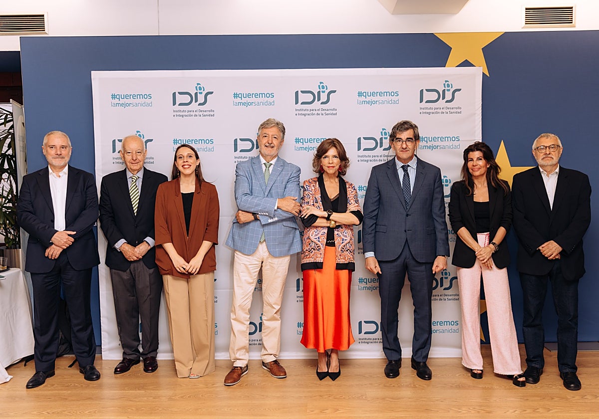 Juan Abarca, presidente de la fundación, junto con los ponentes de la jornada