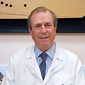 Imagen - En la mayoría de los casos de estenosis de canal suelen ser el resultado de procesos degenerativos, generalmente al envejecimiento, que afecta a la columna vertebral a lo largo del tiempo