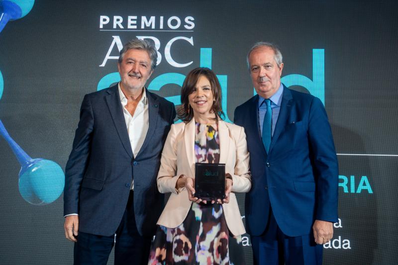 Ángel de Benito, secretario de la Fundación IDIS,  Marta Villanueva, directora general de la Fundación IDIS y Luis Mayero, consejero de Asisa Lavinia