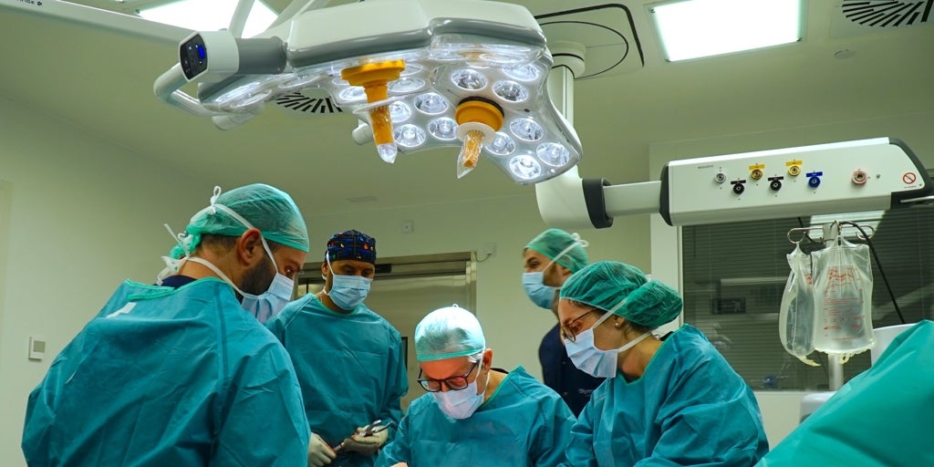 Cirugía ambulatoria de rodilla; entrar al quirófano necesitando una prótesis y salir andando