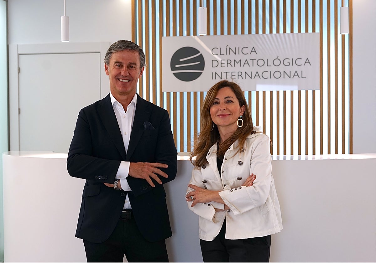 Dr. Ricardo Ruíz, director de CDI y jefe de servicio de Dermatología del Hospital Ruber Internacional y la Dra. Cristina de la Heras, responsable de servicio de Medicina Estética de Ruber Internacional Centro Médico Habana