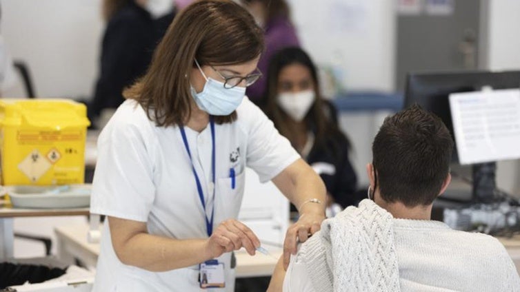 La tasa de infartos e ictus fue menor tras la vacunación contra el covid-10