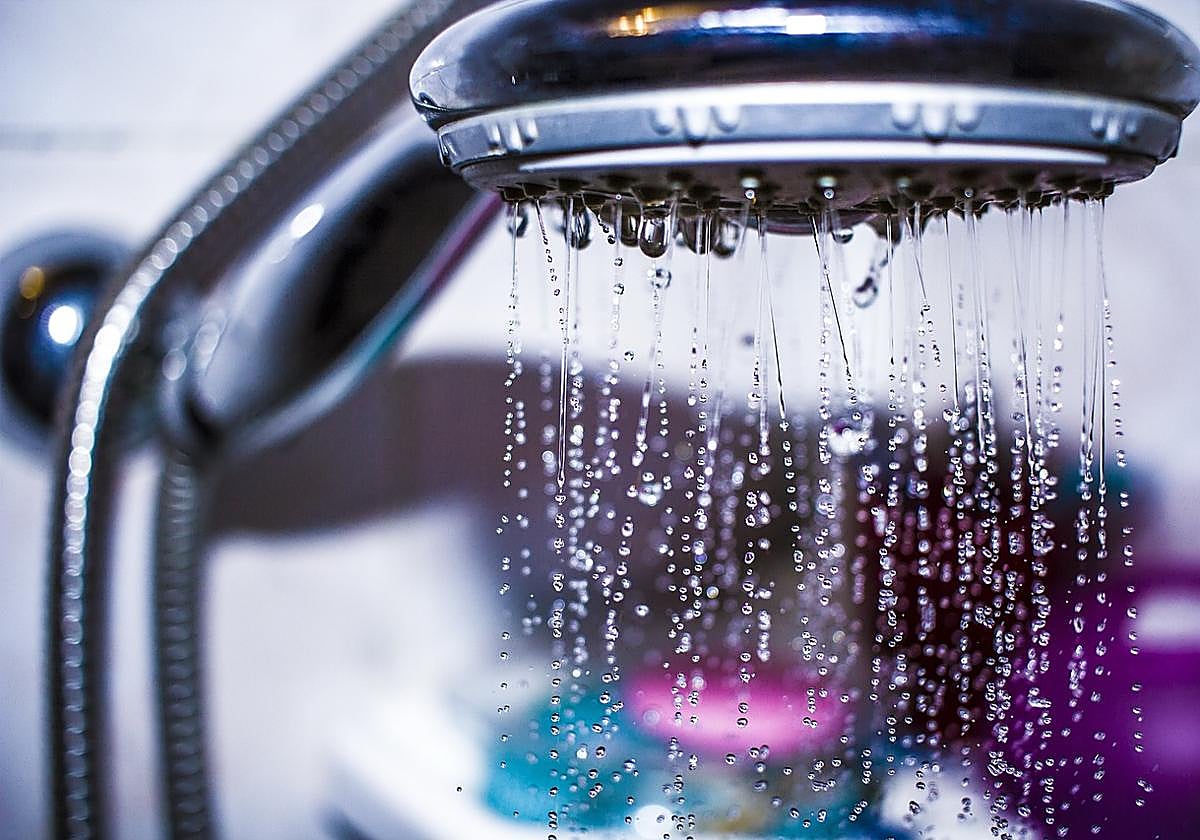 ¿Es mejor ducharse por la mañana o por la noche? La ciencia responde