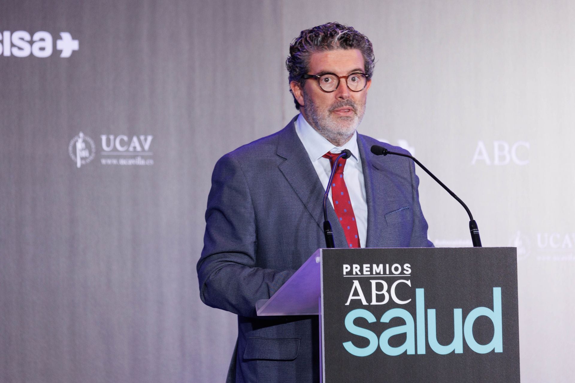 El director de ABC, Julián Quirós al inicio de la entrega de premios ABC Salud