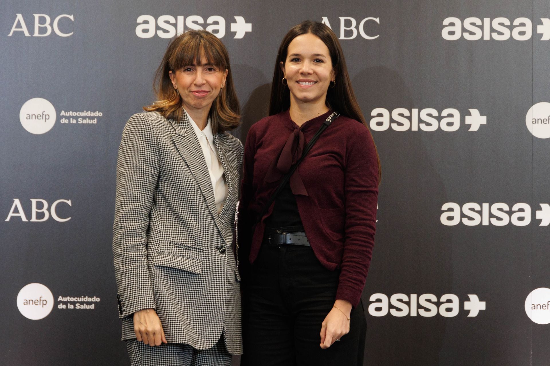 Lara Vadillo y Miriam Collador, de Pharmamar