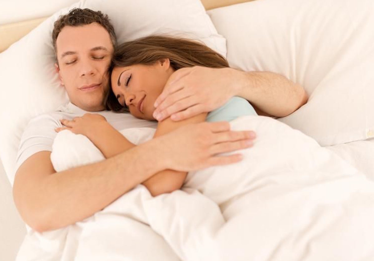 Dormir en pareja puede tener beneficios y desventajas