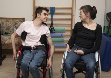 La lucha de dos hermanos para conseguir el medicamento que frena la ataxia de Friedreich