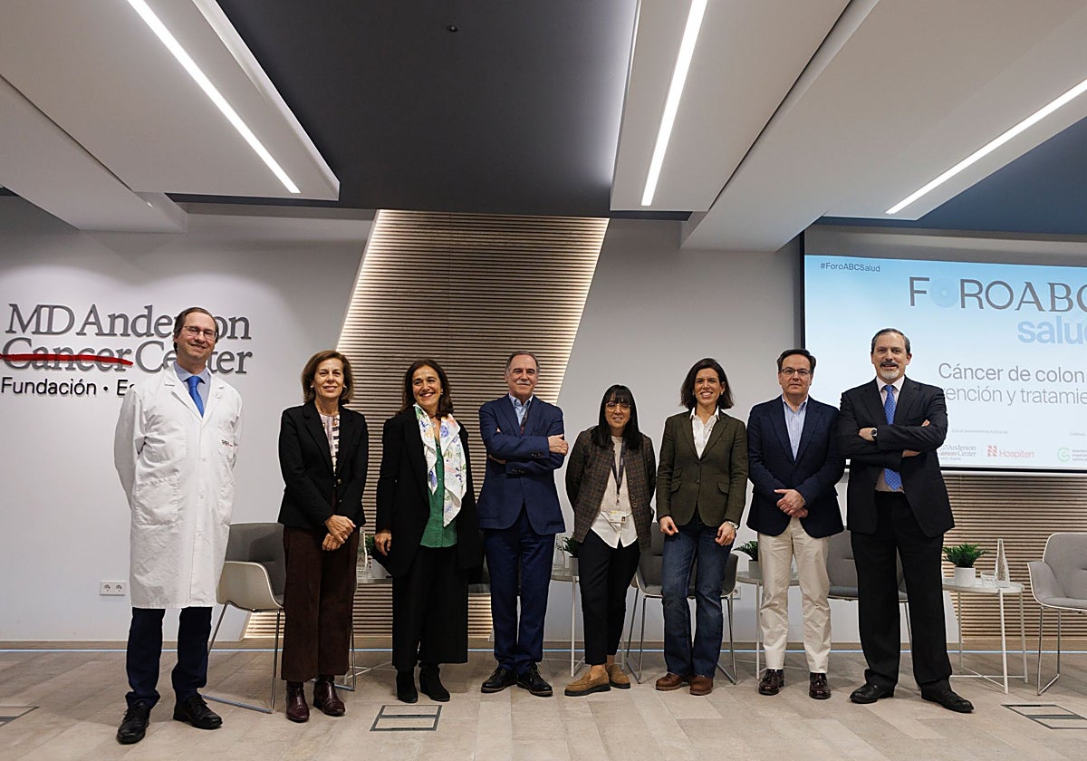 El Dr. Óscar Alonso, la Dra. Marina Morán, la Dra. Ana Ruiz Casado, el Dr. Pedro Robledo, la Dra. Gema Moreno, la Dra. Mercedes García Casas, el Dr. José Ignacio Martín-Valadés y el Dr. Santiago González