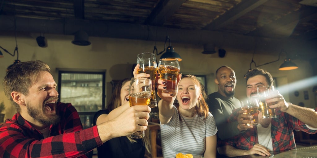彼らはアルコールの大胆さの原因となるニューロンを発見します