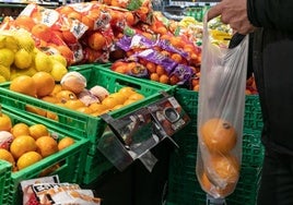 Los aditivos tóxicos del plástico que ingerimos a través de los alimentos