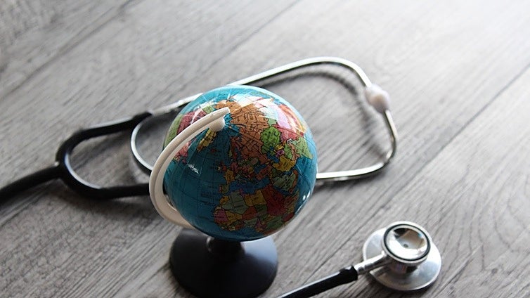 Recomendaciones para prevenir las enfermedades del viajero antes de hacer las maletas