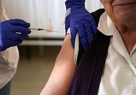 Estas son las recomendaciones de vacunación de los cardiólogos americanos si tienes una cardiopatía