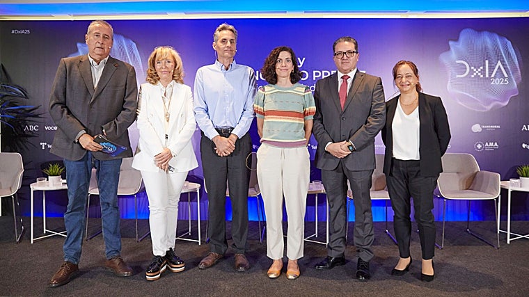 Alberto Velázquez, colaborador de 'ABC'; María Teresa Arredondo (Universidad Politécnica de Madrid y Life Supporting Technologies-LST;  el Dr. Enrique Baca (Fundación Jiménez Díaz y UAM); Almudena Bonet (Telefónica Tech); el Dr. Carlos Yair Durán (médico especialista en Medicina Familiar y Comunitaria y SEMG) y la Dra. Lydia López Manzanares (Hospital Universitario de La Princesa)