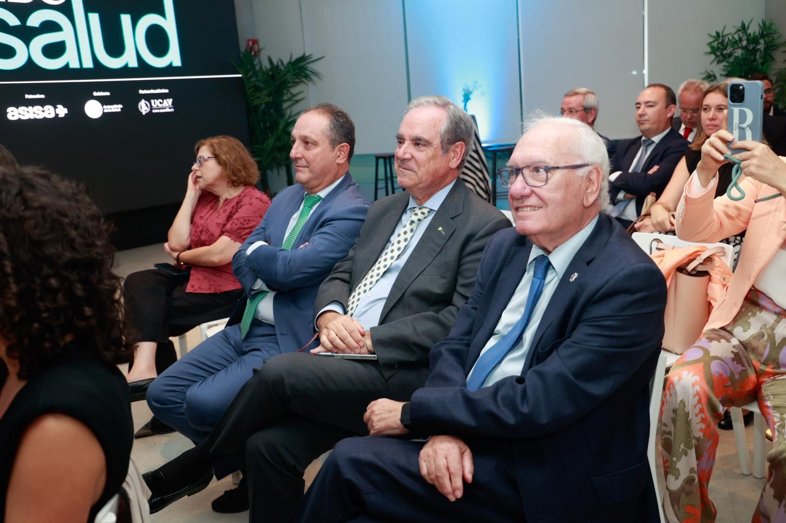 Jesús Aguilar, presidente del Consejo General de Colegios de Farmacéuticos y Florentino Pérez Raya, presidente del Consejo General de Enfermería