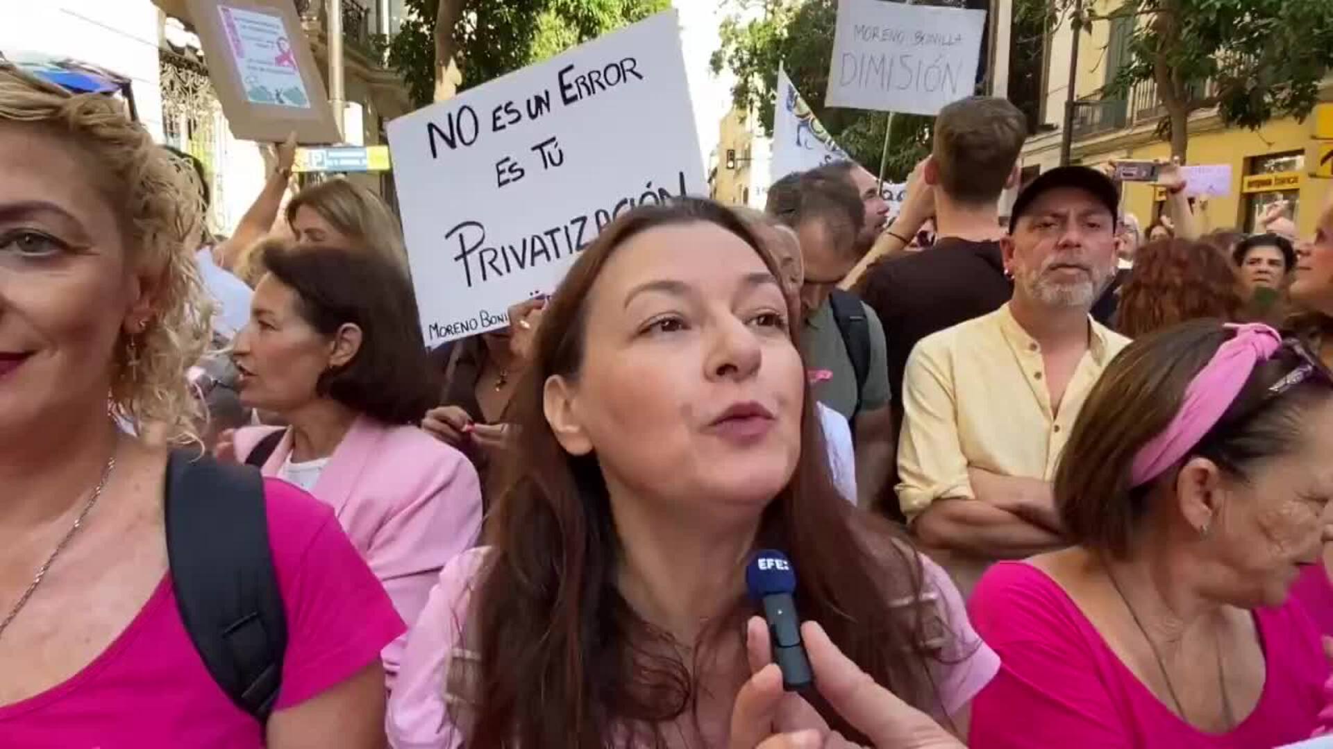 Unas 300 personas se concentran en Málaga por los errores al grito de &quot;Moreno dimisión&quot;