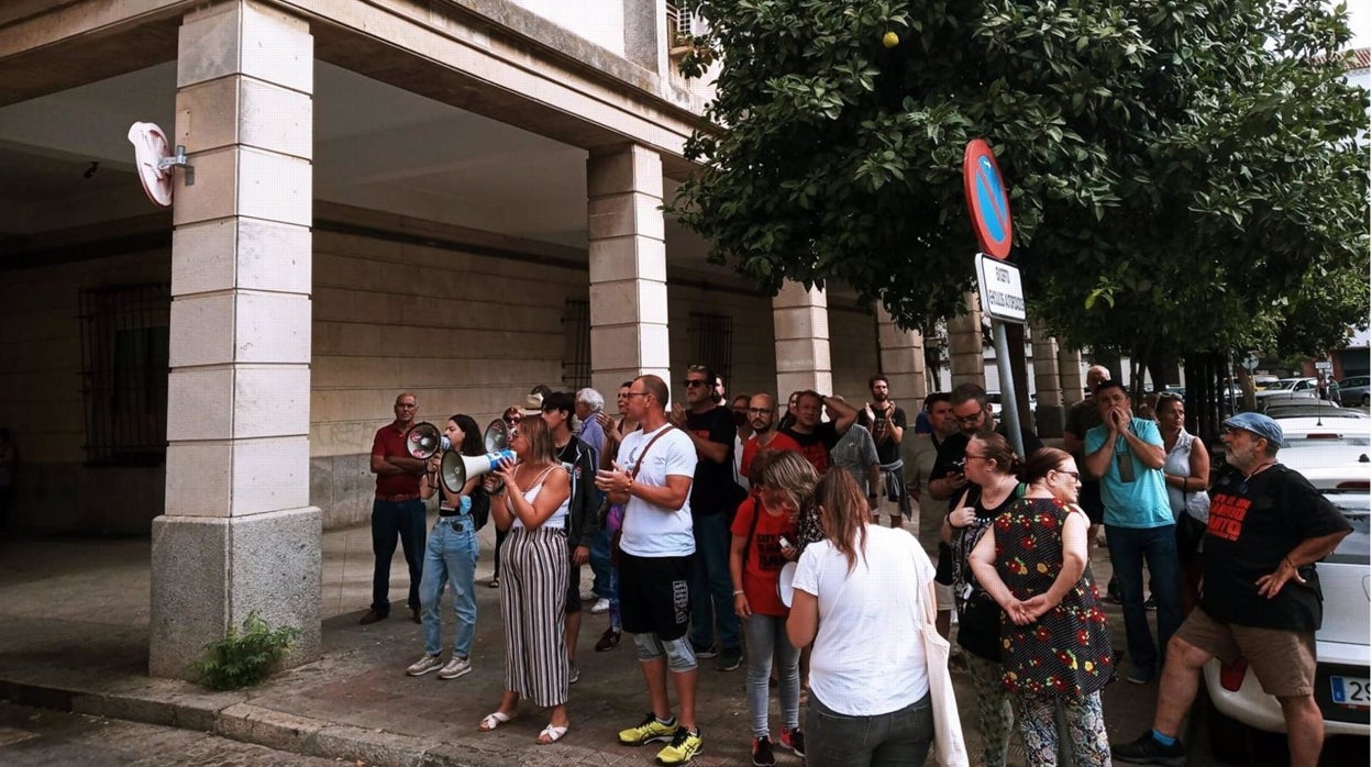 Un detenido en Sevilla por «resistencia» a la Policía en una protesta por los cortes de luz