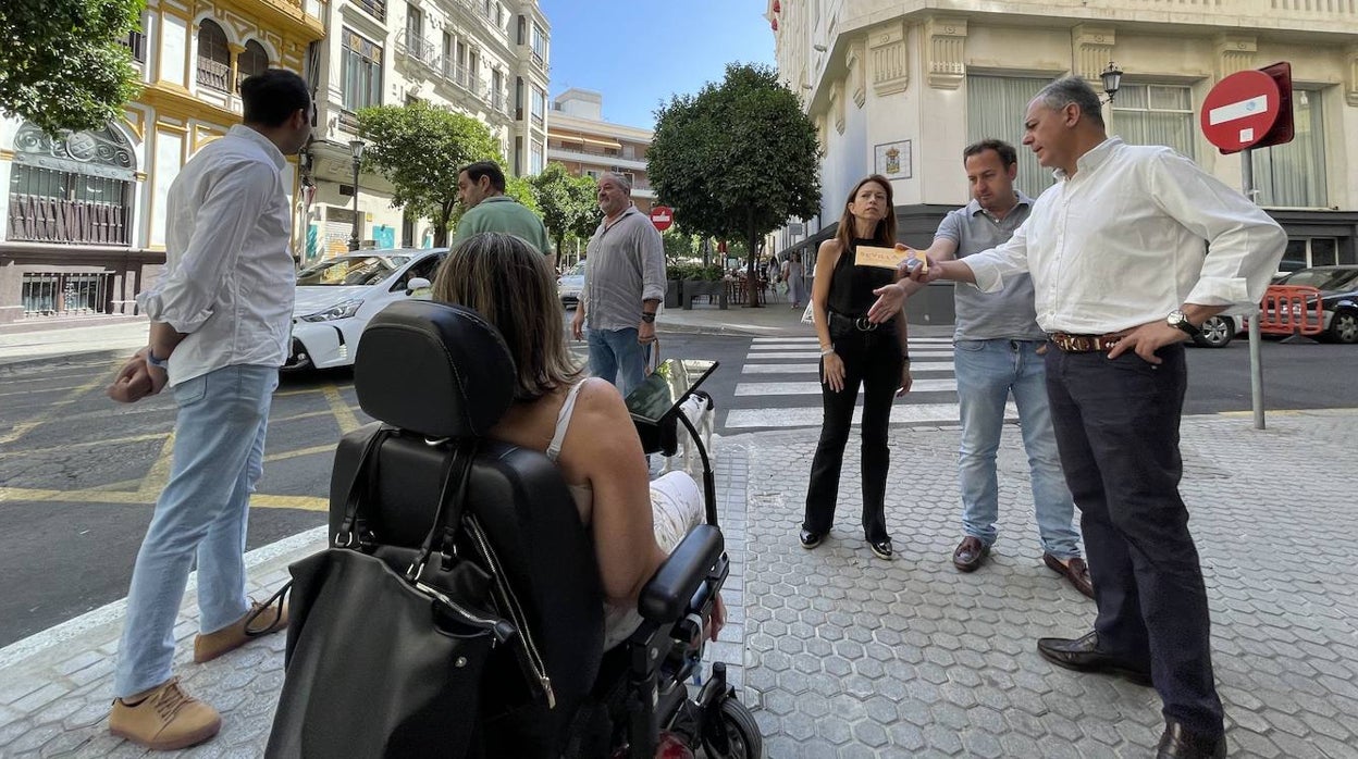 El PP denuncia que el Centro se ha convertido en un «parque temático para turistas» sin plazas de aparcamiento