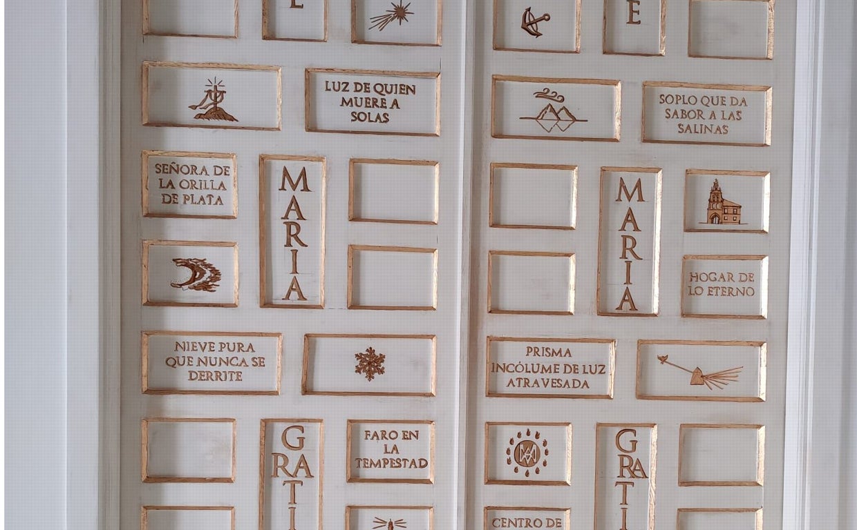 Puerta de la sala capitular de la iglesia de Santa María la Blanca con las alabanzas de los autores