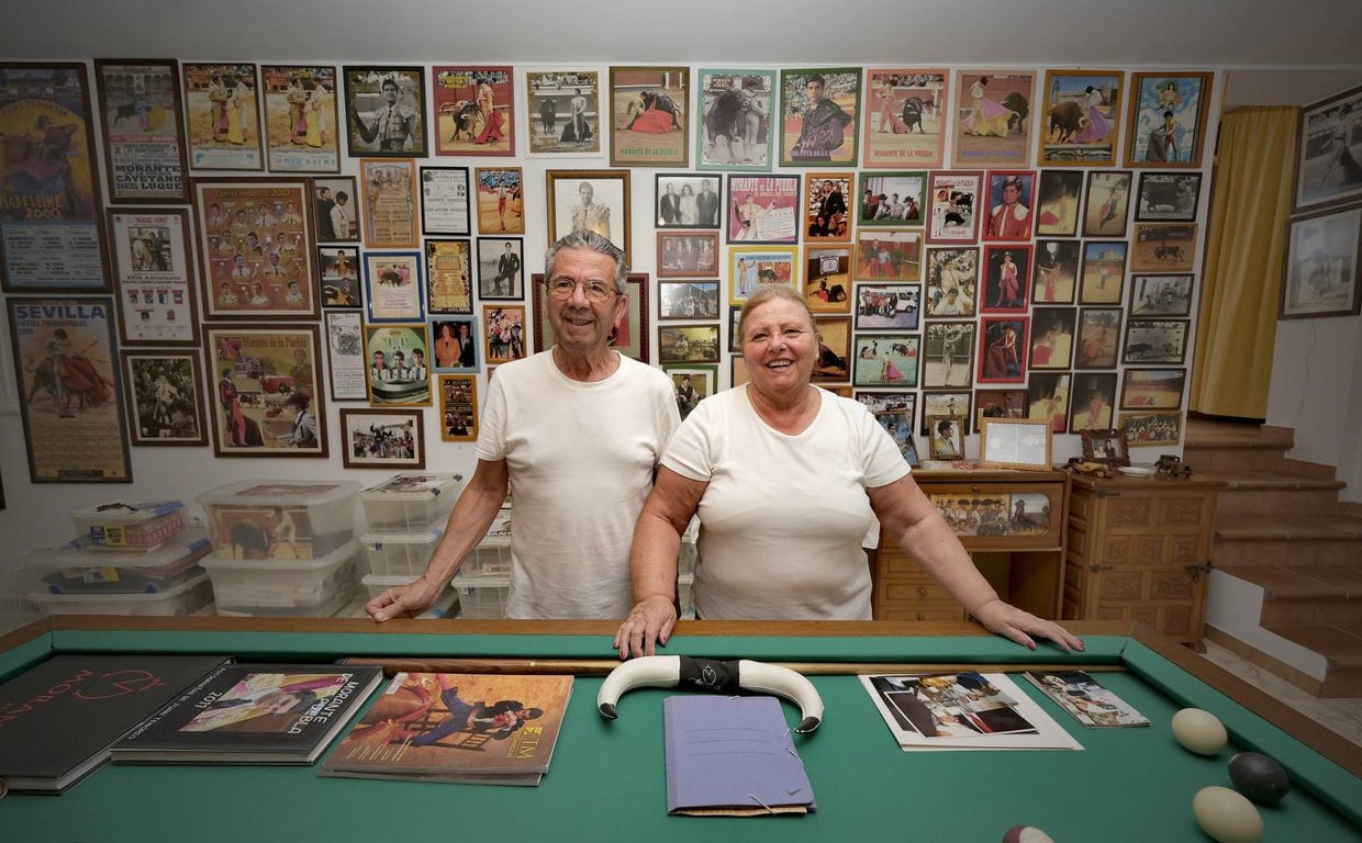 Rafael Moreno y Manoli Aguilar en su particular museo de Morante