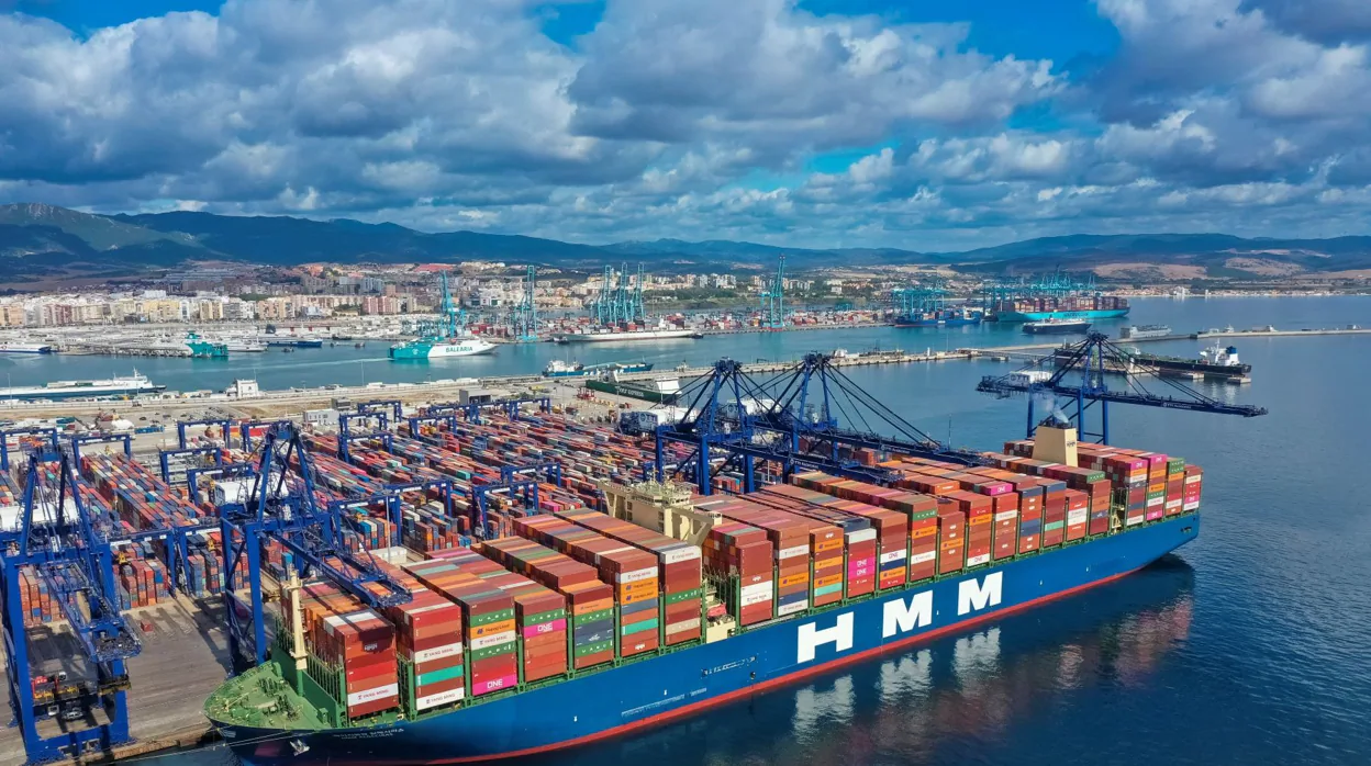 El puerto de Algeciras mueve 54'4 millones de toneladas en el primer semestre del año