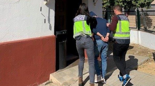 Detenidos tres mujeres y un hombre en Sevilla por denunciar falsos robos para cobrar el seguro