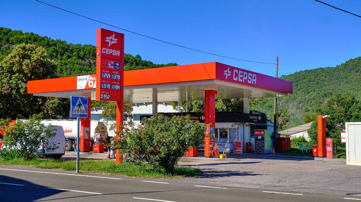 Así puedes conseguir el descuento máximo de 50 céntimos por litro de gasolina en Cepsa